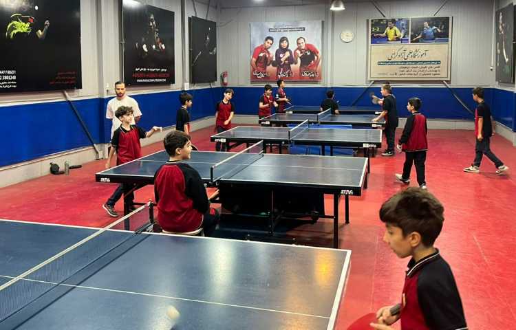 آموزش تنیس روی میز نحوه صحیح راکت گرفتن و سرویس زدن 5