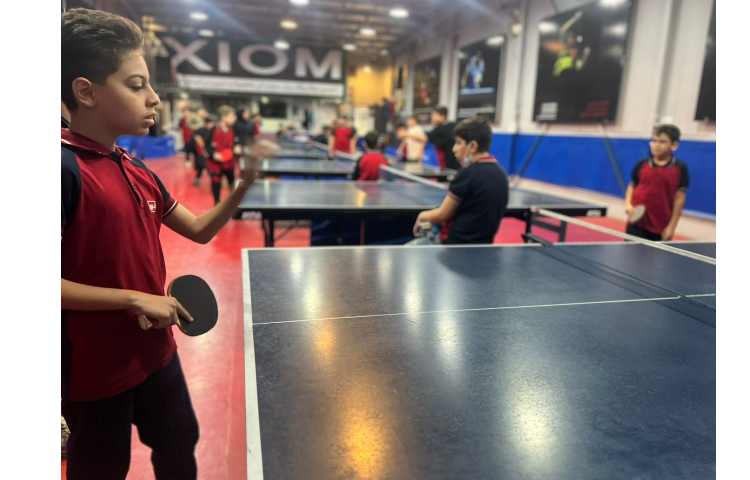 آموزش تنیس روی میز نحوه صحیح راکت گرفتن و سرویس زدن 6