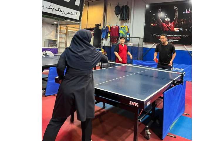 آموزش تنیس روی میز نحوه صحیح راکت گرفتن و سرویس زدن 8