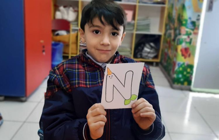 آموزش حرف Nn و هم‌خوانی سوره‌ی کوثر به زبان انگلیسی 5