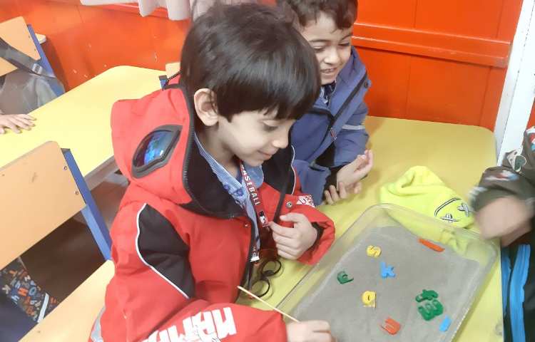 آموزش حروف همراه با بازی