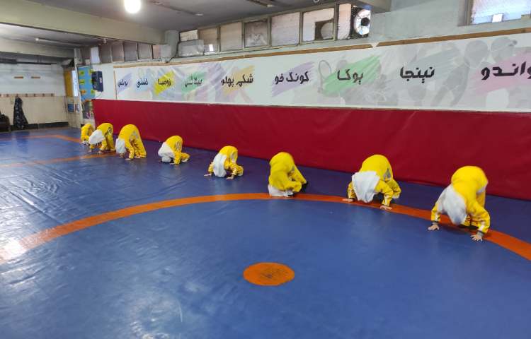 آموزش حرکت غلت جلو 2