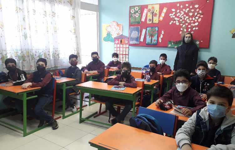 آموزش حضوری دانش آموزان دبستان علوی 22