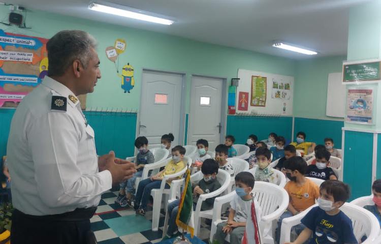 :آموزش حضوری فرهنگ ترافیک،توسط سرگرد راهنمایی و رانندگی 14