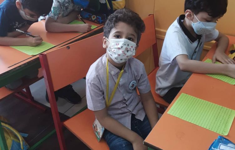 :آموزش خط زمینه و روش صحیح دست گرفتن مداد، کلاس توت فرنگی 1