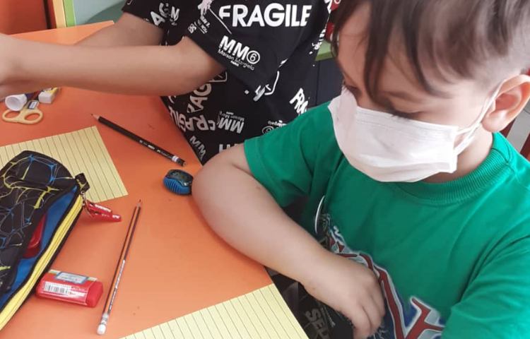 :آموزش خط زمینه و روش صحیح دست گرفتن مداد، کلاس توت فرنگی 2