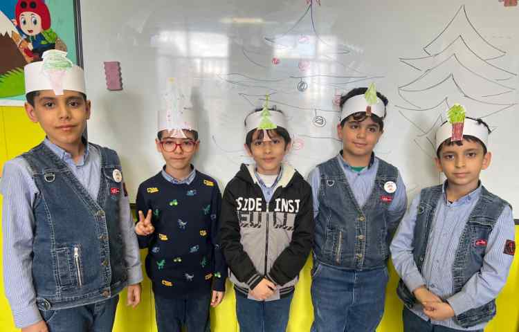 آموزش درخت کاج با ریسه های رنگی 2