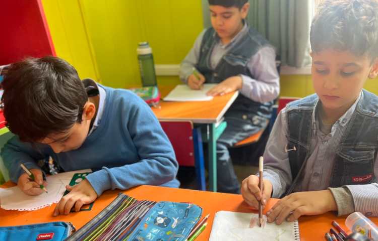 آموزش درخت کاج با ریسه های رنگی 4