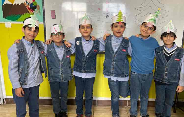 آموزش درخت کاج با ریسه های رنگی 5