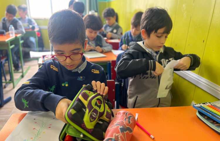 آموزش درخت کاج با ریسه های رنگی 8