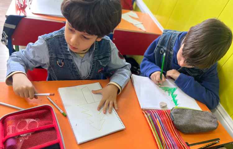 آموزش درخت کاج با ریسه های رنگی 9