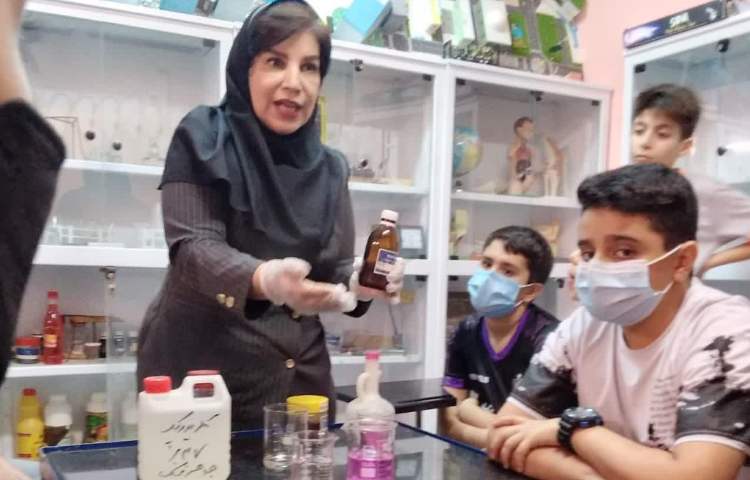 آموزش درس علوم در آزمایشگاه علوی 1