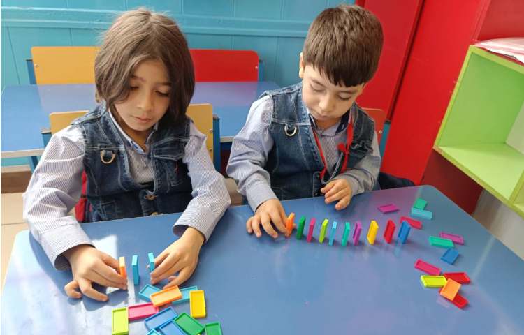 آموزش در دست گرفتن دومینو 2