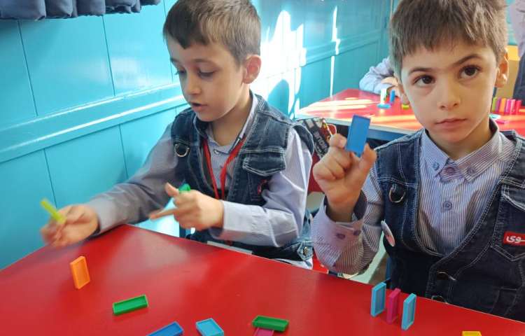 آموزش در دست گرفتن دومینو 4