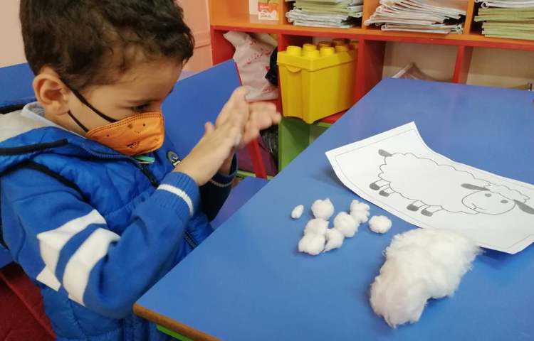 آموزش دست سازه گوسفند با پنبه 1