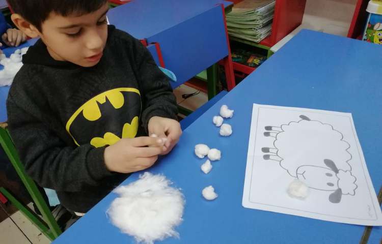 آموزش دست سازه گوسفند با پنبه 2