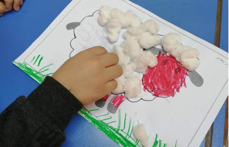 آموزش دست سازه گوسفند با پنبه 5