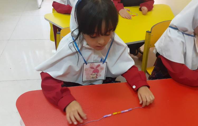 آموزش دست ورزی انگشتان و تمرکز کودک 3