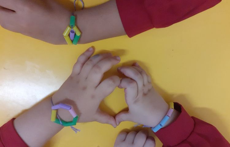 آموزش دست ورزی انگشتان و تمرکز کودک 4