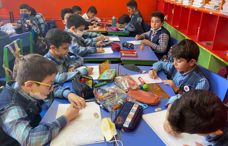 :آموزش دلفین و نهنگ و اسب دریایی، کلاس مریخ