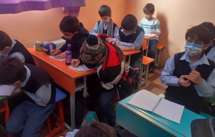 آموزش دندانه در کلاس خوشنویسی پایه دوم 2