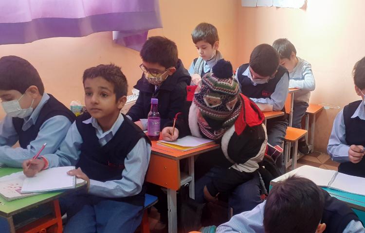 آموزش دندانه در کلاس خوشنویسی پایه دوم 3