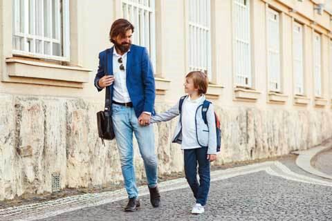 چرا کودکان دچار مشکلات دوستیابی در مدرسه می‌شوند؟