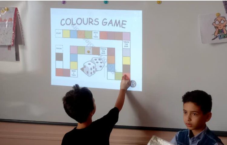 آموزش رنگ ها با بازیcolor board game 2
