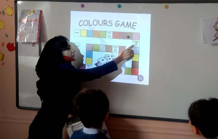 آموزش رنگ ها با بازیcolor board game 3