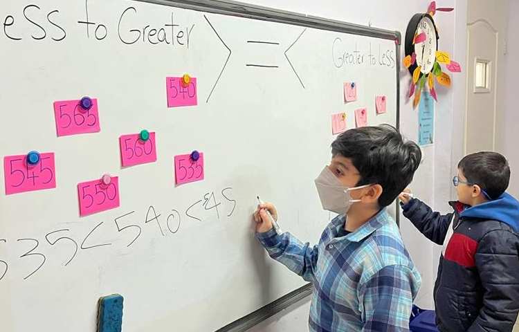 آموزش ریاضی به زبان انگلیسی مبحث علامت کوچکتر و بزرگتر 1