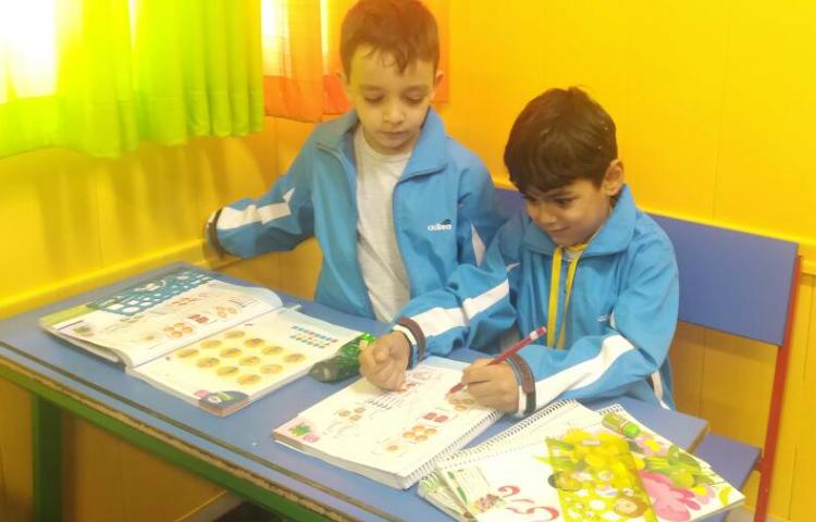 :آموزش ریاضی تم 2 و فارسی نگاره 3 بخش کردن، کلاس پرتقال 4