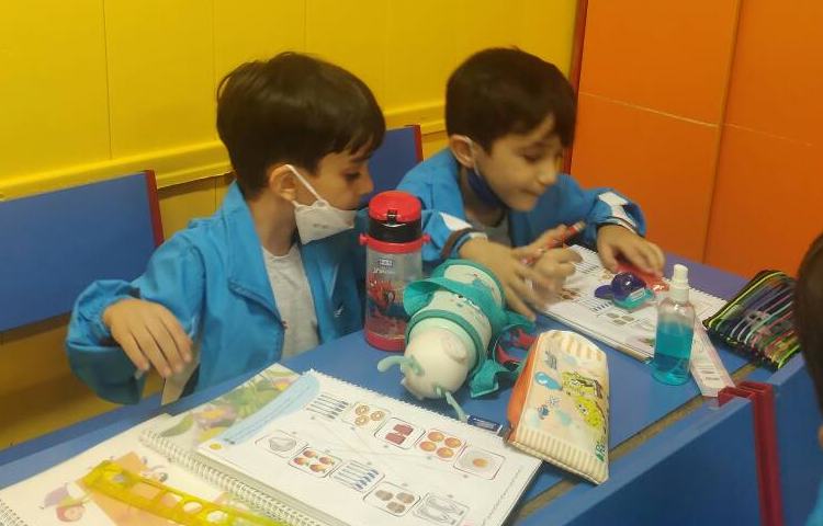 :آموزش ریاضی تم 2 و فارسی نگاره 3 بخش کردن، کلاس پرتقال 9