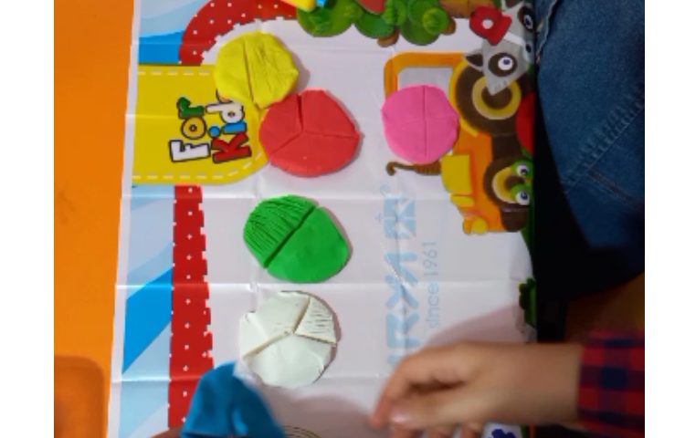 آموزش ریاضی (کسرها) دانش آموزان خلاق پایه سوم دبستان دخترانه پرتوعلوی شیراز