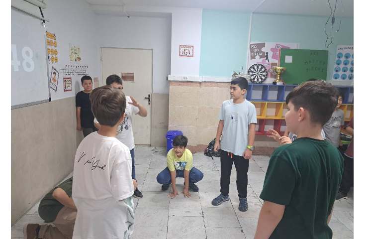 آموزش زبان با بازی و پاسخ به سوالات 2