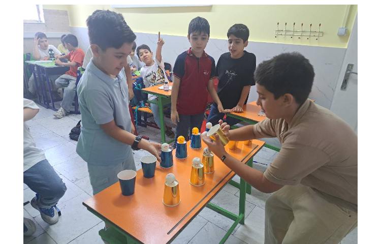 آموزش زبان با بازی و پاسخ به سوالات