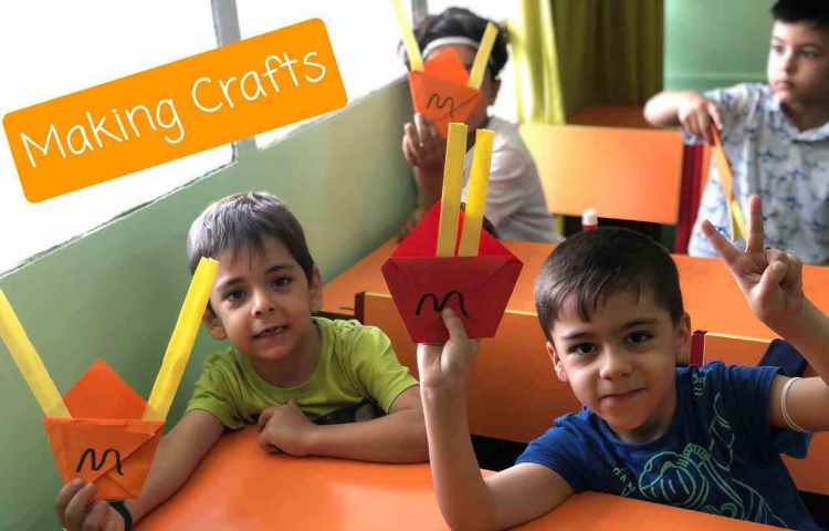 آموزش زبان به همراه تقویت مهارت های حرکتی دانش آموزان