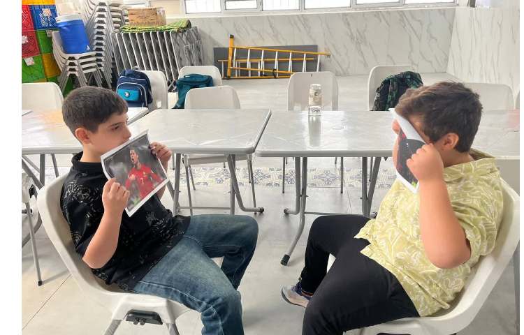 آموزش زبان دانش آموزان به جای شخصیت ها، داستان میگویند. 2