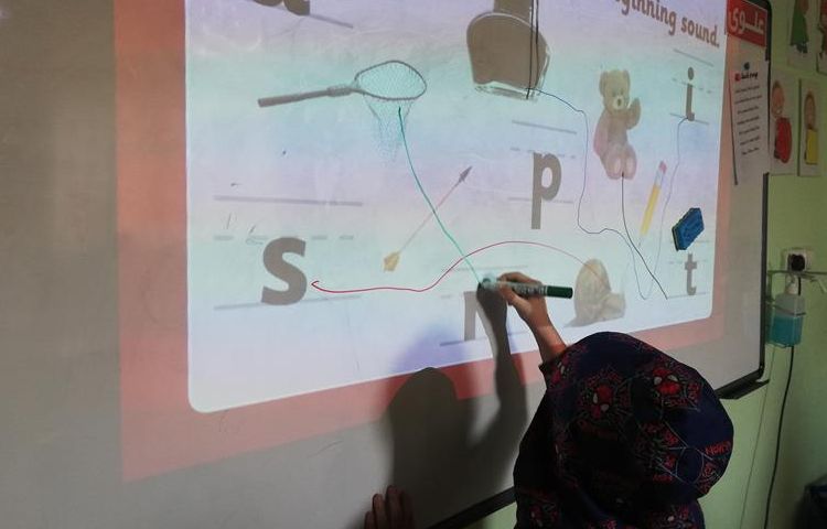 آموزش زبان دانش آموزان پایه اول دبستان 1