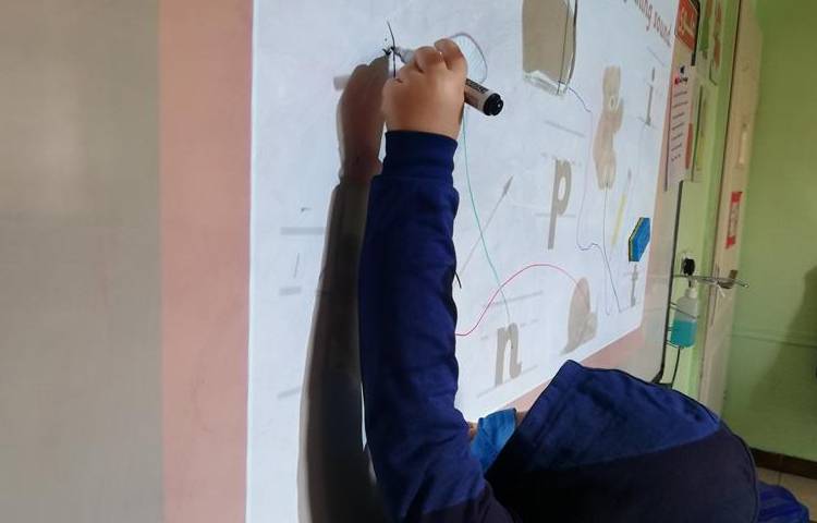 آموزش زبان دانش آموزان پایه اول دبستان 2