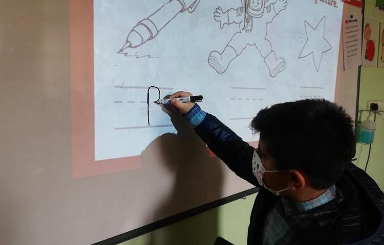 آموزش زبان دانش آموزان پایه اول دبستان 8