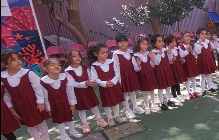 آموزش زبان و بازی در پیش دبستان دخترانه پرتوعلوی 1