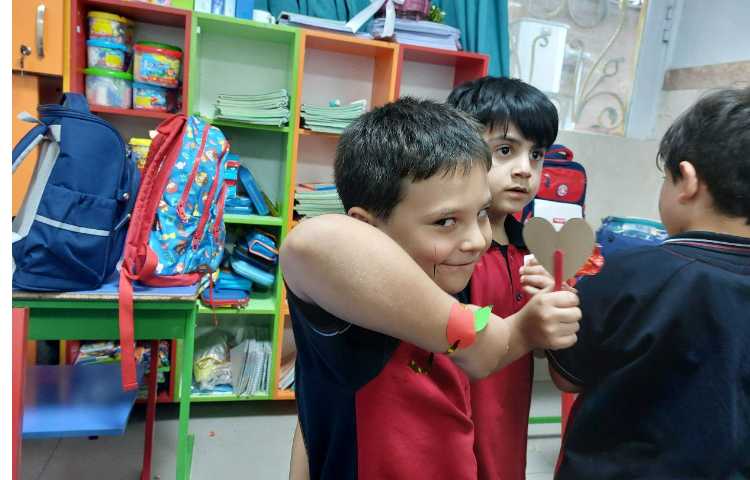 آموزش زبان Learning about, A a 1