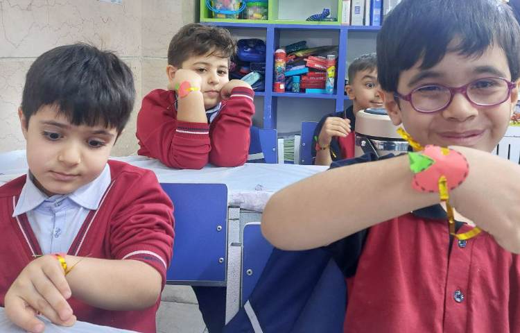 آموزش زبان Learning about, A a 11