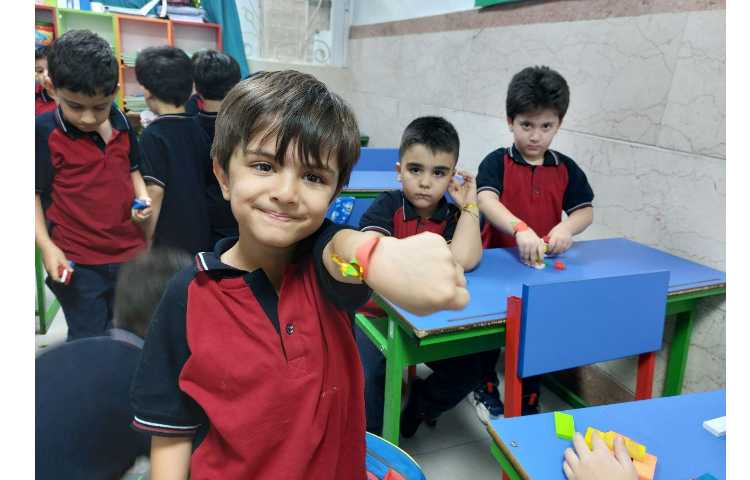 آموزش زبان Learning about, A a 5