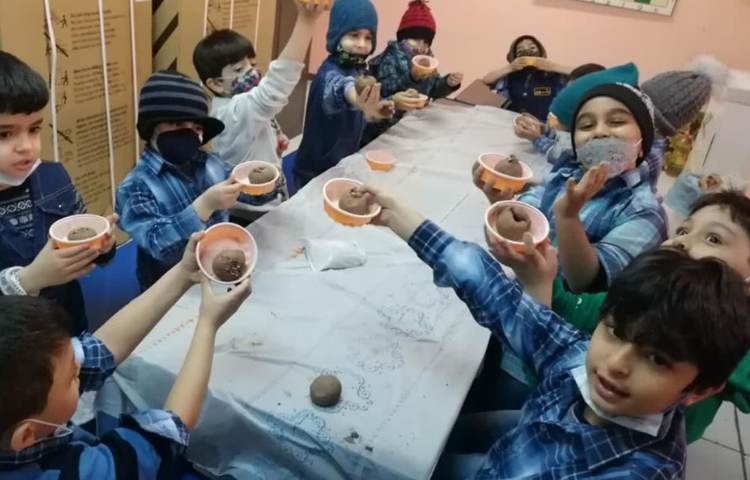آموزش ساخت دست سازه خرمالو با گل سفالگری پیش دبستان 1