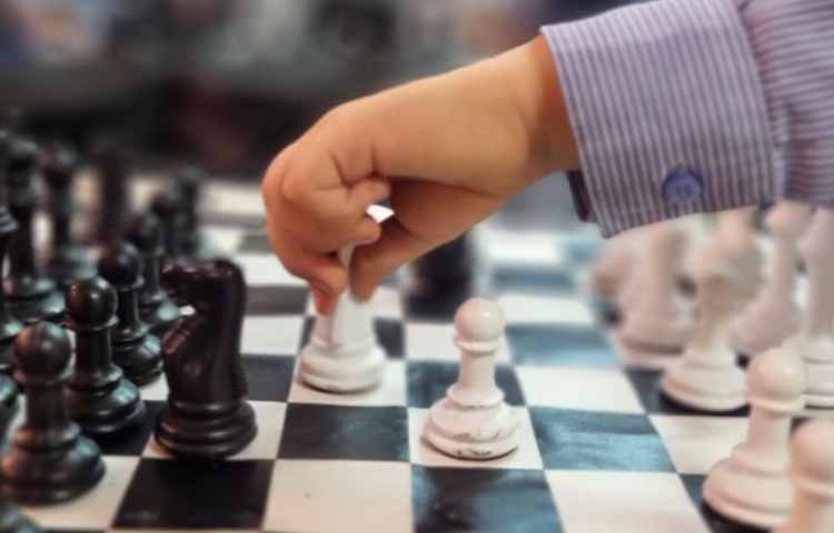 آموزش شطرنج در دبستان 3
