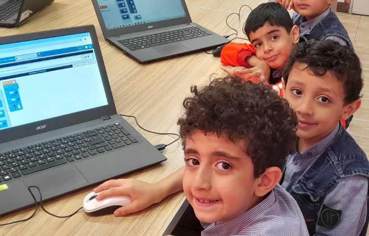 آموزش شناخت اشکال و مراحل ساخت آن با انجام بازی صفحه 104 کتاب 1