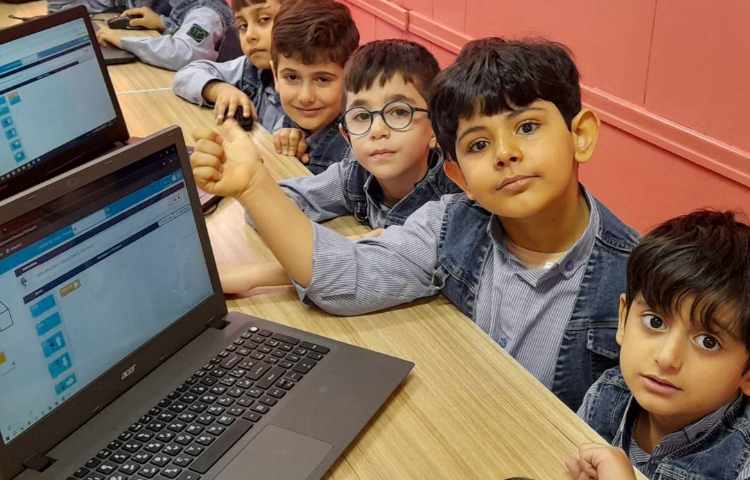 آموزش شناخت اشکال و مراحل ساخت آن با انجام بازی صفحه 104 کتاب 2