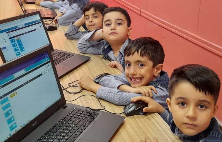 آموزش شناخت اشکال و مراحل ساخت آن با انجام بازی صفحه 104 کتاب 5