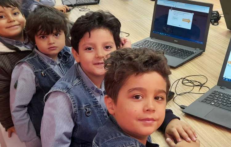 آموزش شناخت اشکال و مراحل ساخت آن با انجام بازی صفحه 104 کتاب